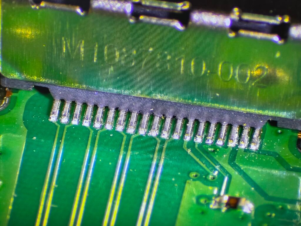 Connecteur HDMI Xbox après réparation et microsoudure de précision chez MrTechRepair.
