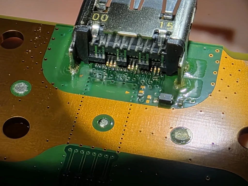 Réparation d’un port HDMI cassé sur console de jeux chez MrTechRepair.